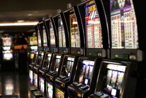 Free credit slot game features influencing user decisions during extended play