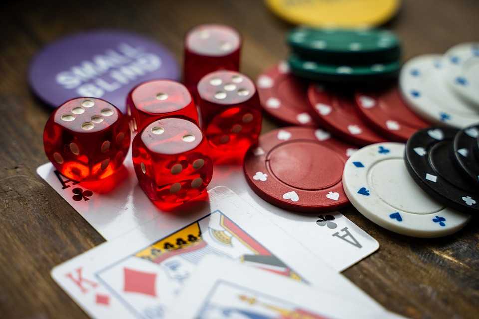 Live Dealer Environments Creating More Natural Conversation During Evening Gameplay Sessions